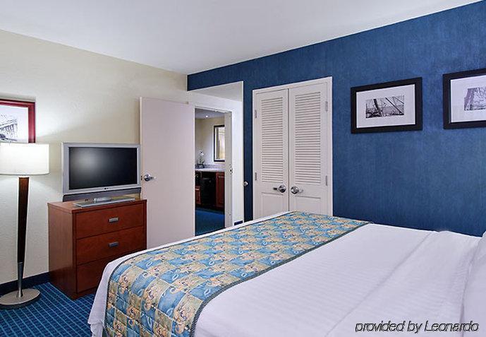 Courtyard Fort Myers At I-75 And Gulf Coast Town Center Эстеро Номер фото