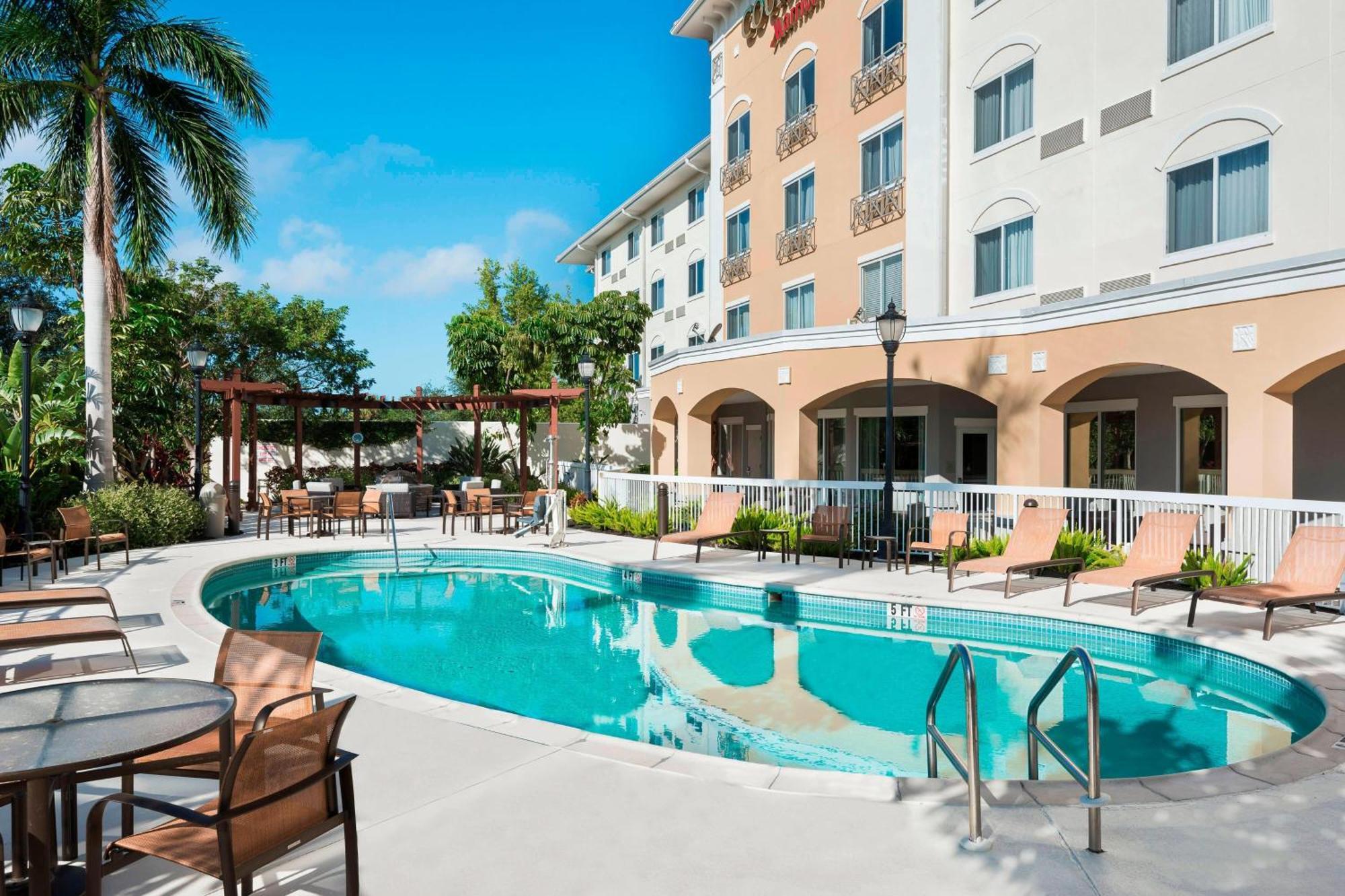 Courtyard Fort Myers At I-75 And Gulf Coast Town Center Эстеро Экстерьер фото